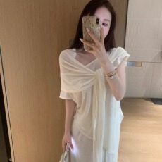 白色斜肩T恤女松弛气质薄款披肩上衣两件套