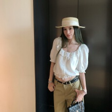 法式气质白色花边衬衫女装泡泡袖娃娃领修身慵懒小衫