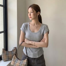 批发小众正肩 U 领短袖女初夏高质量掐腰独特绝美减龄上衣