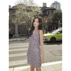 批发紫色碎花挂脖<b class='q'>连衣裙</b>女夏 法式复古吊带<b class='q'>露背</b>短款深V领海边度假短