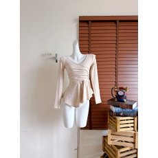 批发白水女 姐姐感 法式v领长袖打底衫&<b class='q'>短裤</b>女秋冬氛围感套组