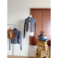 Sweet Letter 牛角扣设计针织毛衣 韩系显瘦软糯外套秋冬小众上衣