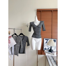 批发Laareetoo  条纹<b class='q'>七分袖</b><b class='q'>T</b><b class='q'>恤</b>女夏季气质百搭V领设计感上衣修身显瘦