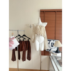 批发8uioio 柏林克拉 法式一字肩波点上衣女2026春季新款短款<b class='q'>长袖</b>小衫