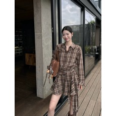 批发2025早秋新款设计感绑带收腰宽松格子长袖衬衫连衣裙女