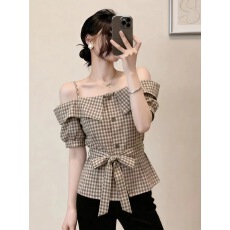 批发美拉德咖色一字肩<b class='q'>格子</b>短袖<b class='q'>衬衫</b>女2026夏新款小衫绑带收腰上衣