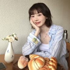 批发2026春秋新款甜美气质上衣女宽松慵懒长袖蓝色条纹休闲衬衣<b class='q'>薄外套</b>