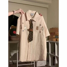 批发日系复古卡通刺绣短袖<b class='q'>衬衫</b>女2026夏休闲百搭高级感ins风<b class='q'>情侣</b><b class='q'>短</b>衬