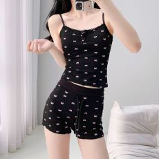 2026新款夏季吊带短裤睡衣女简约舒适带胸垫冰丝螺纹家居服套装
