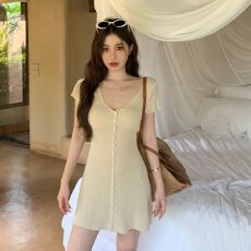 批发法式高级感v领黑色<b class='q'>连衣裙</b>女<b class='q'>夏</b>季新款气质度假风收腰沙滩针织短裙