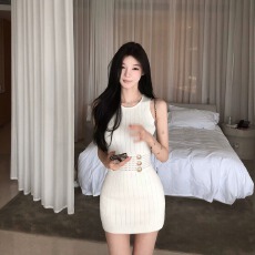 批发早秋穿搭小香风<b class='q'>无袖</b>背心裙子女修身收腰金属扣针织包臀<b class='q'>连衣裙</b>夏季