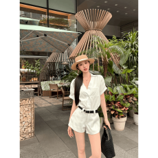 批发白色2026年v领短袖衬衫女夏季度假风气质套<b class='q'>装</b>休闲阔腿短<b class='q'>裤</b>两件套