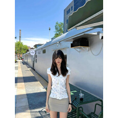 批发韩系掐腰波点印花<b class='q'>短袖</b><b class='q'>衬衫女</b>夏季新款设计感辣妹收腰气质正肩衬衣