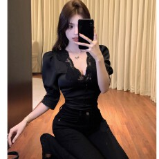 批发春季钩花蕾丝拼接收腰衬衫2026新款女V领七分袖缎面高级感短上衣