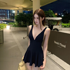 批发黑色轻熟风深V低领露肩吊带连衣裙<b class='q'>夏季</b>精致高级名媛富家辣妹<b class='q'>短裙</b>