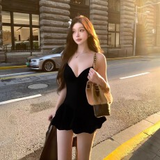 批发黑色气质甜美性感低领吊带连衣裙2026新款精致轻奢纯欲辣妹公主裙