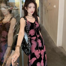 批发复古蝴蝶印花吊带连衣裙女<b class='q'>夏季</b>性感纯欲包臀裙红色收腰显瘦<b class='q'>短裙</b>子