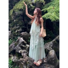 批发超仙度假风<b class='q'>露肩</b>挂脖<b class='q'>连衣裙</b>夏季韩系纯欲蕾丝拼接不规则花边长裙女