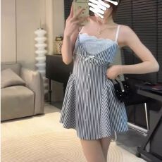批发纯欲风蓝色条纹吊带连衣裙女春<b class='q'>夏季</b>假两件蕾丝拼接收腰a字<b class='q'>短裙</b>子
