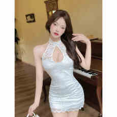 批发蕾丝+里布 蕾丝镂空挂脖连衣裙女装夏季设计感露背修身显瘦包臀裙