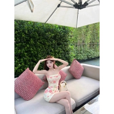 批发仙女裙子气质超仙碎花包臀裙显身材连衣裙小个子纯欲性感辣妹短裙