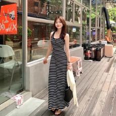 批发2026年新款时尚<b class='q'>夏</b>季百搭撞色气质长裙韩版吊带条纹时尚连衣裙女装
