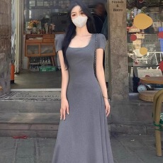 批发法式灰色修身连衣裙子<b class='q'>夏</b>季女装高级感气质收腰2026新款小个子长裙