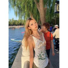 批发千禧辣妹风小众印花上衣女夏季新款复古荡领两穿吊带