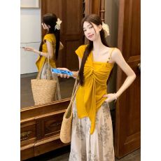批发绝美漂亮露肩吊带上衣女夏2026设计感黄色小众不规则法式飘带上衣