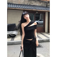 批发2026新款夏季镂空斜露肩修身上衣设计感短款辣妹鱼骨黑色<b class='q'>背心</b>