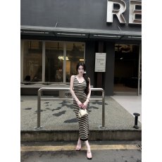 批发韩系绝美辣妹条纹V领吊带连衣裙女夏季新款收腰显瘦<b class='q'>复古</b>性感<b class='q'>长裙</b>