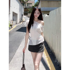 批发纯欲辣妹风斜肩短袖<b class='q'>t</b><b class='q'>恤</b>女2026夏季新款韩风chic气质白色镂空上衣