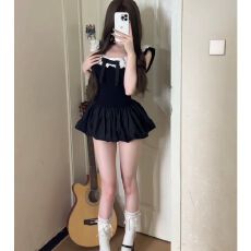 批发富家千金感小黑裙蕾丝拼接一字肩<b class='q'>连衣</b>裙女夏季收腰显瘦花苞短裙子