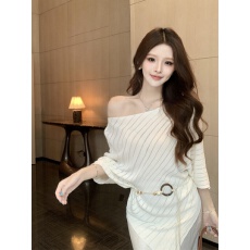 批发<b class='q'>不规则</b>斜肩蝙蝠袖针织衫女夏季高级感一字肩收腰上衣独特漂亮绝美