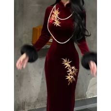 批发2025年秋冬季加厚新款高级刺绣毛毛袖旗袍连衣裙【长袖贵为红竹】