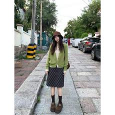 批发假两件V领毛衣外套2025秋季新款小众软糯设计套头针织衫女