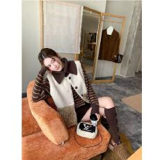 批发秋冬时尚套装<b class='q'>条纹</b>大翻领针织<b class='q'>开衫</b>外套+毛绒拼接马甲叠穿百搭