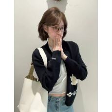 可爱兔子绣花毛衣开衫女秋冬牛角扣拼接韩系复古懒慵软糯圆领外套