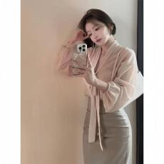 批发法式气质御姐飘带荡领衬衫+卡其色半裙女2025年春季韩系通勤套<b class='q'>装</b>