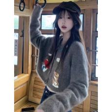批发巨好看的冬季氛围感上衣独特漂亮设计感小香风灰色卡通童趣毛衣女