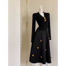 批发秋冬季花朵V领上衣<b class='q'>女士</b>赫本风气质大摆A字半身长裙裙套装两件套潮