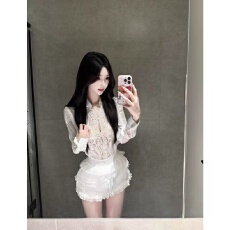 批发法式气质V领蕾丝衬衫女<b class='q'>秋</b>季高级感宽松别致独特漂亮长袖雪纺上衣