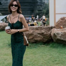 批发<b class='q'>明星</b>同款时尚甜辣法式复古碎花后背打揽收腰显瘦显白吊带<b class='q'>连衣裙</b>