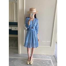 批发档口正品设计立体质感蕾丝印花V领收腰<b class='q'>连衣裙</b>