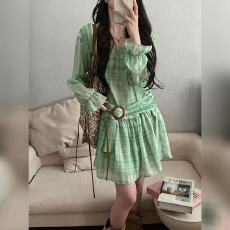 批发多巴胺绿色格纹v领长袖衬衫<b class='q'>连衣裙</b>女2026早春漂亮绝美设计感裙子