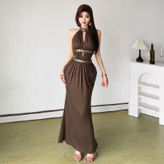 批发时尚轻奢晚<b class='q'>礼服</b>金环锁套设计褶皱镂空包臀挂脖连衣裙女