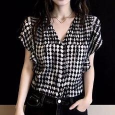 批发夏季<b class='q'>短袖</b>衬衫<b class='q'>女士</b>2026新款短款上衣时尚洋气波点印花遮肉雪纺小衫