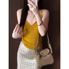 批发多巴胺穿搭黄色V领针织吊带背心女夏季外穿<b class='q'>修身</b>显瘦内搭无袖上衣