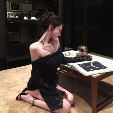 批发玫瑰定制立体蕾丝面料 超显白显瘦一字肩蕾丝百搭打底衫