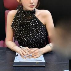 批发今年流行黑色挂脖<b class='q'>波点</b>上衣女2026夏季度假风气质名媛高端薄款<b class='q'>衬衣</b>